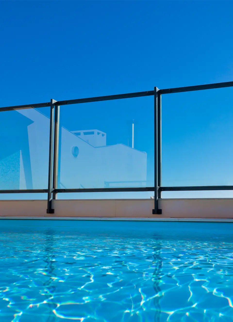 Pool fence glass design by Ovens & Murray Glass